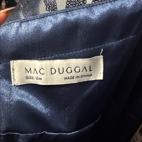 Mac Duggal size 18 style 67113 Long Sleeve Embellished Evening Gown navy blue - Picture 12 of 13